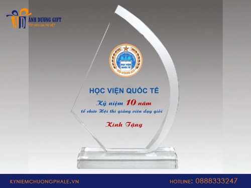 In cúp pha lê tại Hà Nội